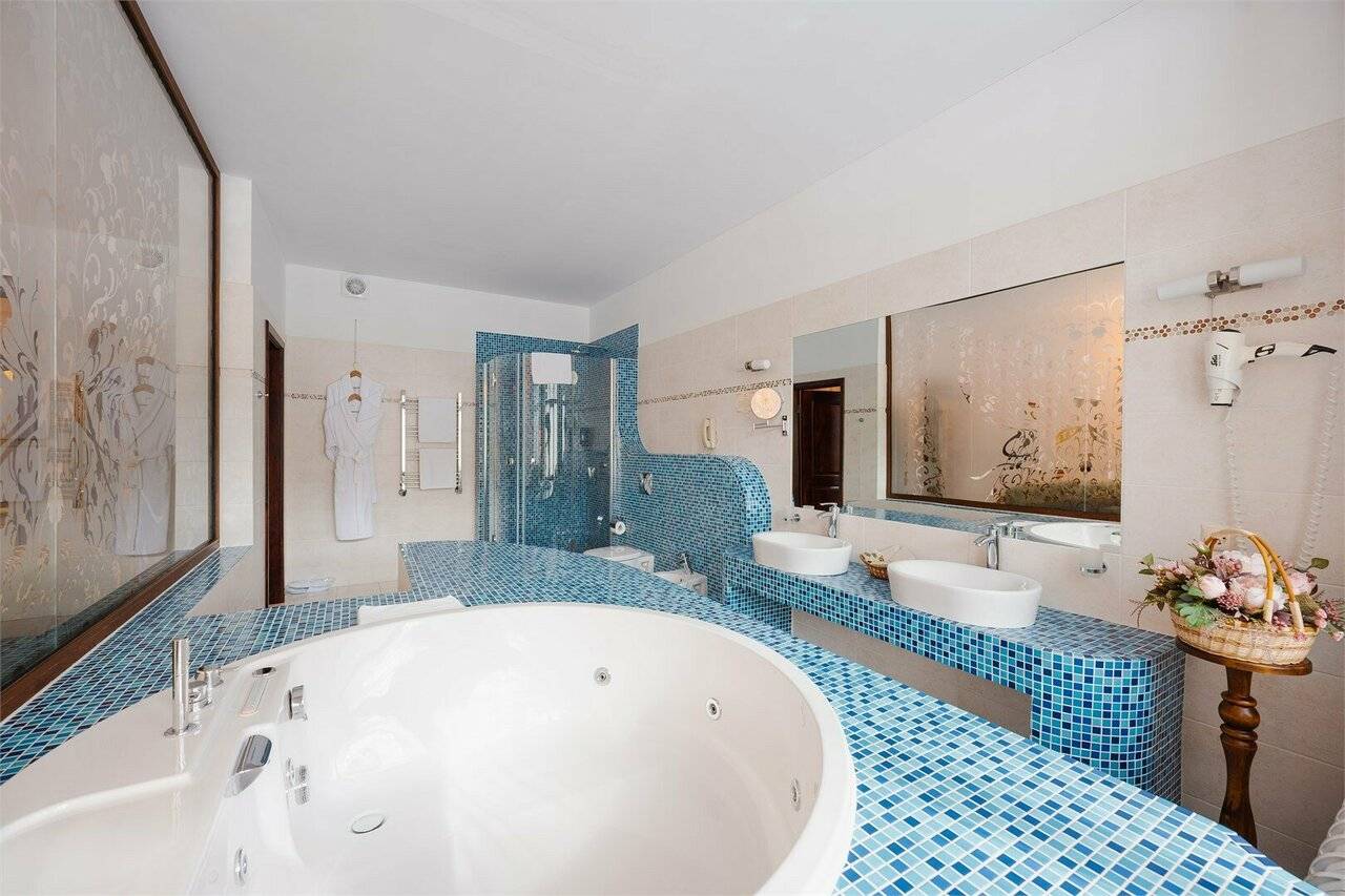 Фотографии номера Люкс с джакузи в Парк-Отеле Усадьба Мещёрская Гусь-Хрустальный