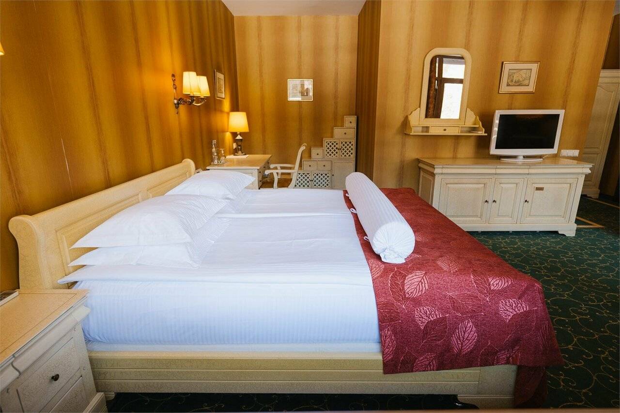 Фотографии номера Люкс с французской ванной в Парк-Отеле Усадьба Мещёрская Гусь-Хрустальный