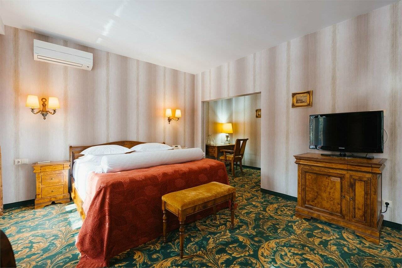 Фотографии номера Люкс с джакузи в Парк-Отеле Усадьба Мещёрская Гусь-Хрустальный